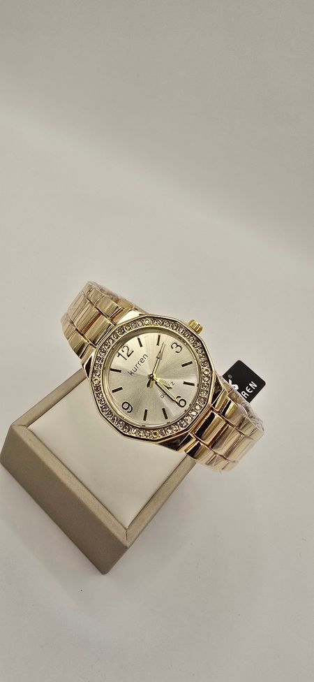 Zegarek z cyrkoniową tarczą na bransolecie